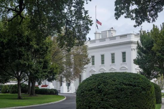 柯克被杀案“缉凶”闹乌龙　美FBI局长陷舆论漩涡