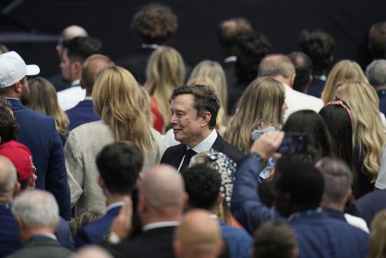 马斯克批Netflix“宣扬跨性别” 吁全球两亿粉丝取消订阅