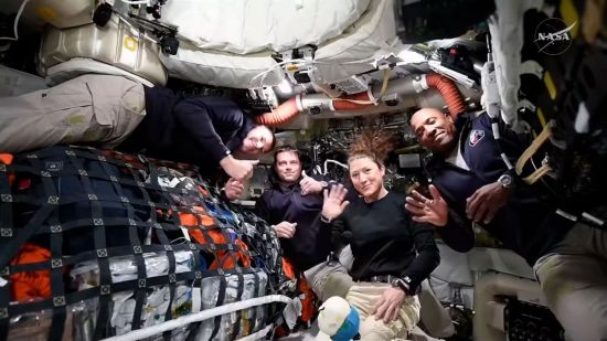 阿提米斯2号首发地球照片 景观太美导致太空船生烦恼