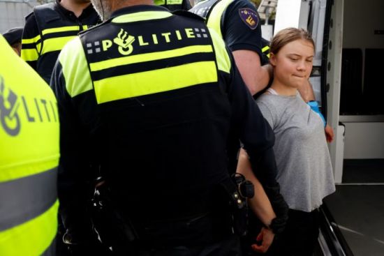 瑞典“环保少女”荷兰海牙示威两次被拘留 通贝里：世界正面临生存危机