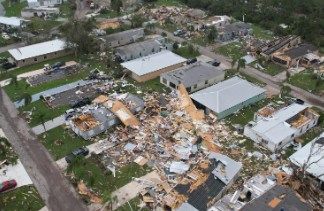 飓风“米尔顿”致17人死亡 美国受灾地区民众生活陷入困境