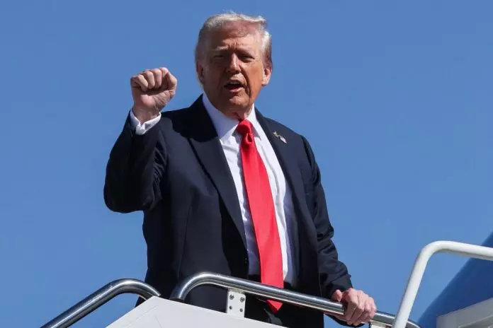 特朗普拟10月底访日晤高市早苗 视察横须贺美军基地