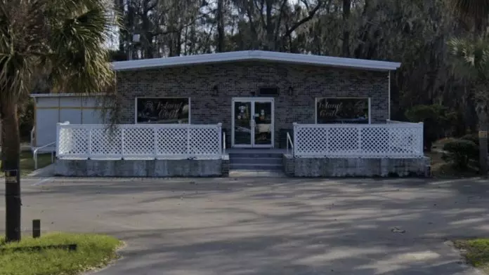 美国南卡罗来纳州圣海伦娜岛酒吧爆枪击 酿4死20伤 数百人逃命