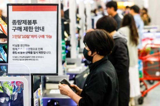 韩国多地“垃圾袋荒”持续　垃圾袋成促销爆品