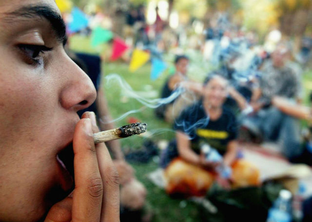 加州绿卡居民被警告：别碰“合法”大麻，小心遣返(图)