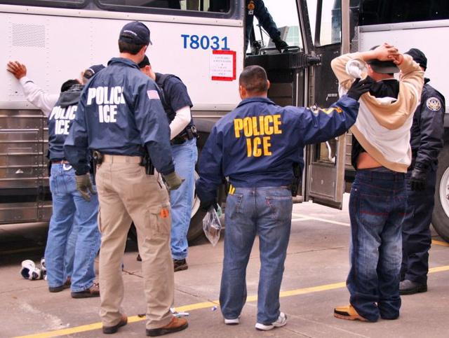 ICE五天在洛杉矶抓捕212人 突击搜查122企业