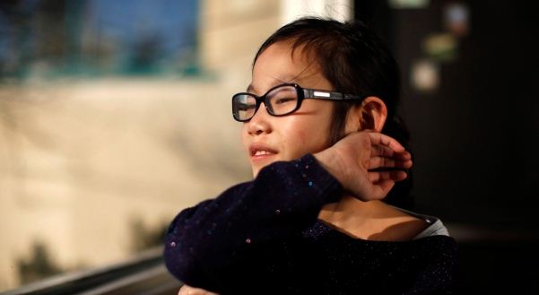 十年前被领养！华裔女孩拍摄视频 DNA远程寻亲