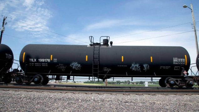 油管无望：加拿大石油公司指望铁路运油