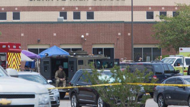 美国得州圣达菲市发生校园枪击案十人死十伤