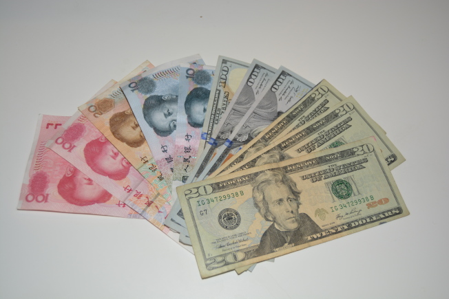 中国严查逃汇 美元出不来 华人美国买房汇钱难