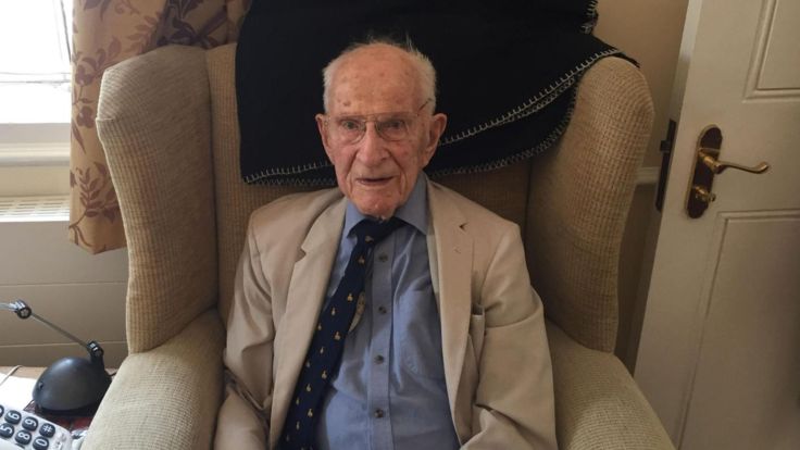 106岁的弗兰克兰可能是世界上年纪最大的在职医生，而且依旧思维敏捷。