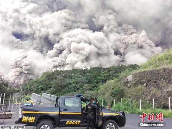 危地马拉火山发生最猛烈喷发 遇难人数升至99人