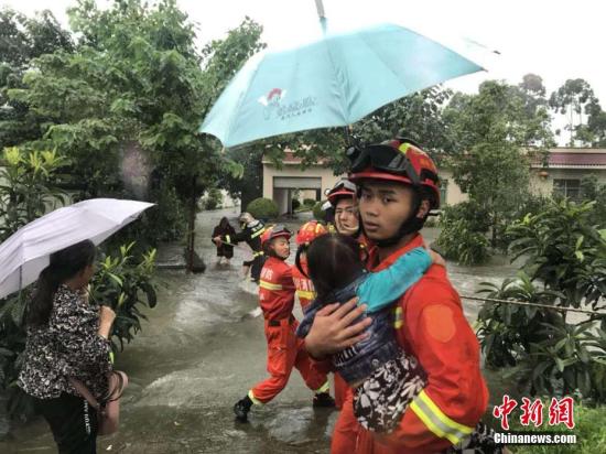 暴雨致湖南1万余人受灾 长江洪峰基本通过重庆主城