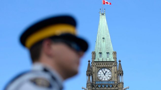加拿大议会山又有一名警官遭人身攻击