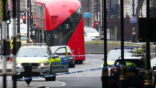 疑似恐袭：有人开车撞向英国议会