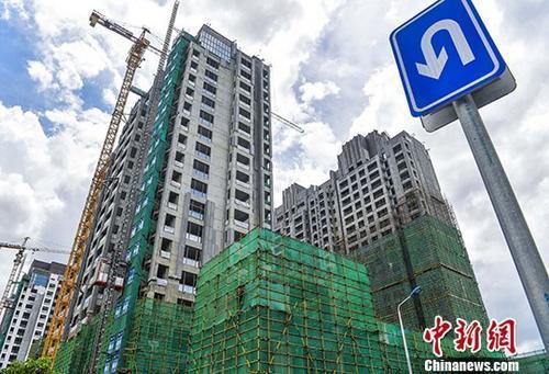 资料图：在建海南楼盘。 <a target='_blank' href='http://www.chinanews.com/'>中新社</a>记者 骆云飞 摄 