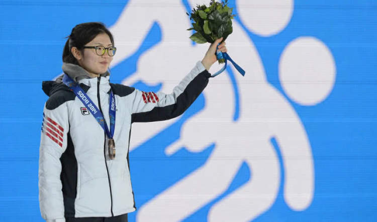 冬奥冠军控诉教练性侵，韩国体育为何频现“禽兽教练”