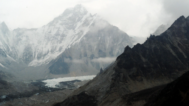 到本世纪末，喜马拉雅 1/3 冰川将会融化