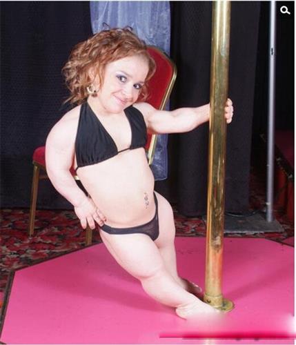 世界最矮钢管舞娘，塞西·卡西仅84cm(出场费高达4万美元)