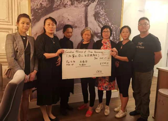 深夜送爱：华人社团联席会紧急驰援父母双亡的孤儿家庭