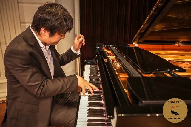加拿大华裔青年钢琴家何云天荷兰国际音乐大赛再获金奖