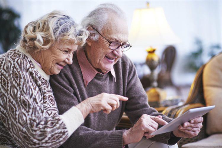 研究：老年人多用科技可增幸福感
