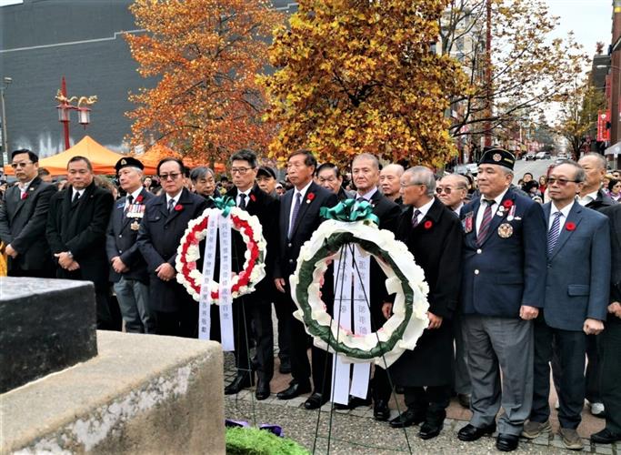 温哥华华埠国殇日献花缅怀为加国捐躯华裔军人