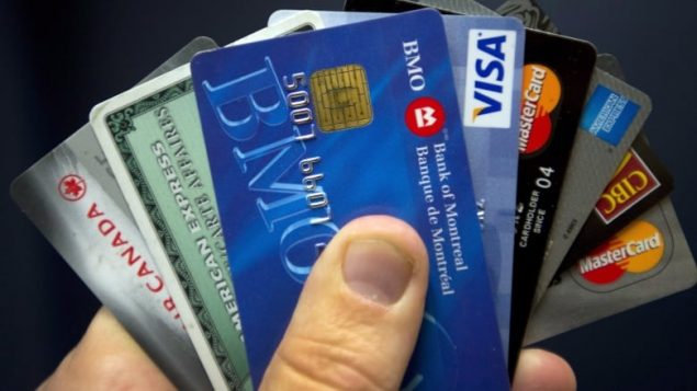 债台高筑的加拿大人呼吁政府降低信用卡利率