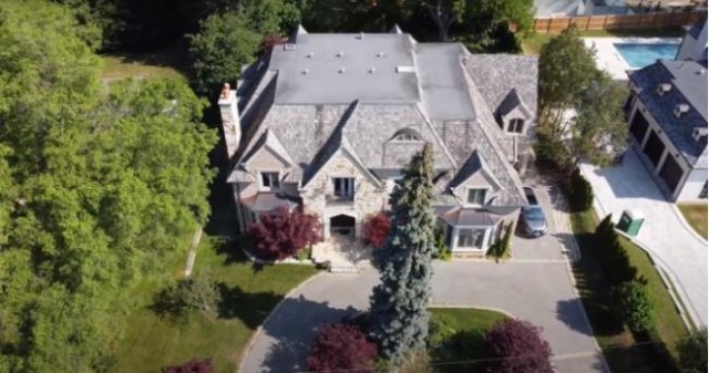 加拿大古堡豪宅卖4650万 院子大得像公园