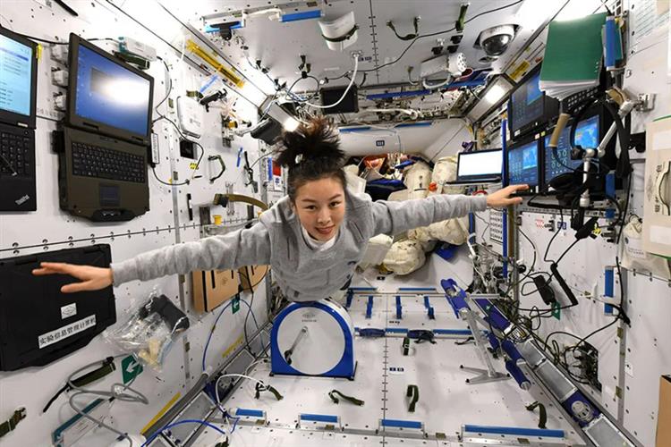 祝贺王亚平！中国首位在轨超100天的女航天员