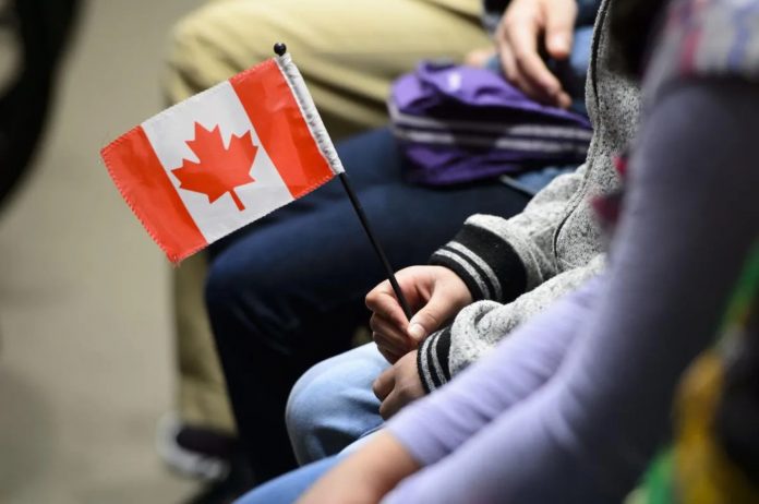 加拿大移民申请大量积压 正在阻碍经济增长与商业投资