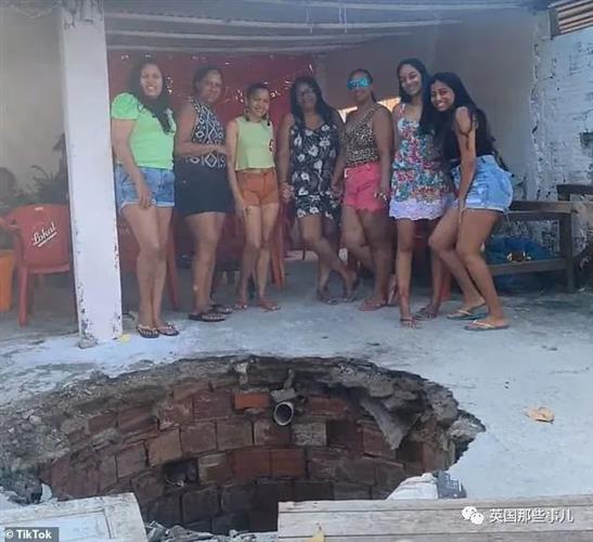 7姐妹聚会跳舞 竟把地踩塌了 全都掉入3米坑洞