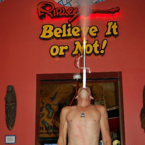 美国加州圣地牙哥、拥有超过25年表演经历的传奇吞剑大师尼尔森。