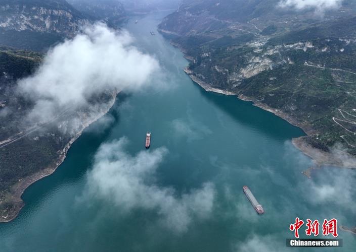 中国湖北秭归：三峡景色美