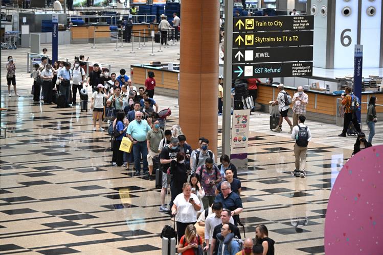 今年3月入境新加坡的旅客超过100万人次，这是疫情爆发以来，当地单月入境旅客人次首度突破百万。路透