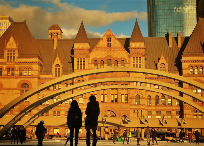 加拿大9成父母资助成年子女 一年给5万元很普遍