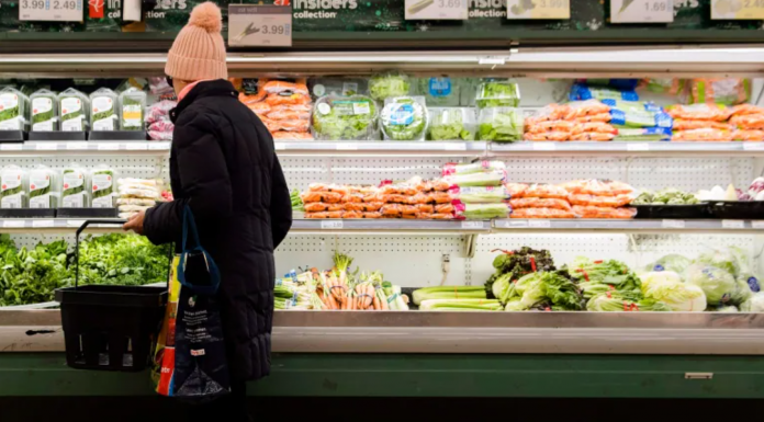 民调：加拿大人正为经济危机做准备