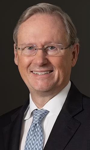 第一共和银行私人财富管理总裁桑顿1月18日卖出了自己所持流通股的73%，套现350万美元。