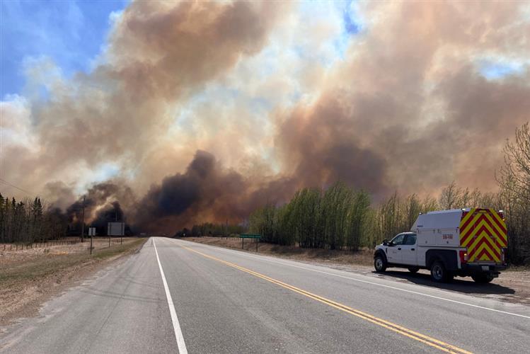 艾伯塔省目前共有103处山火。路透社