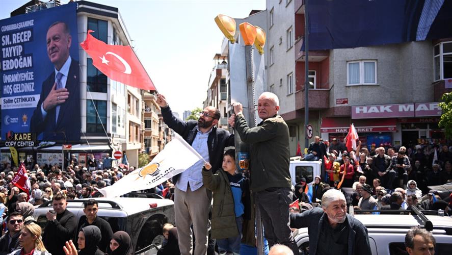 埃尔多安支持者选举前夕在伊斯坦堡集会造势。 路透社