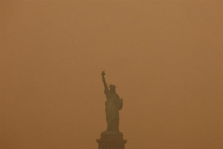 加拿大山火烟雾飘散至美国  纽约空气污染响警号