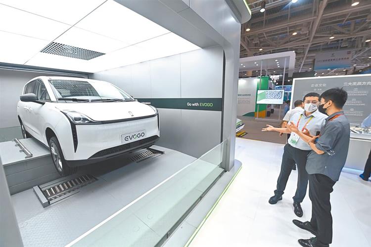 福得将与中国的宁德时代合作生产电子车，图为宁德时代车展。 新华社