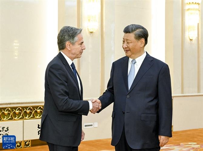中国国家主席习近平在北京会见美国国务卿布林肯