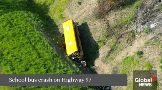 1死多伤！加拿大载30人校车高速上失控坠沟，行人救人被撞亡