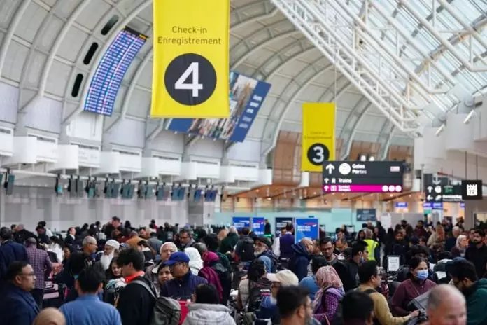 多伦多皮尔逊机场启动数十亿扩建计划　专家警告：机票或加价