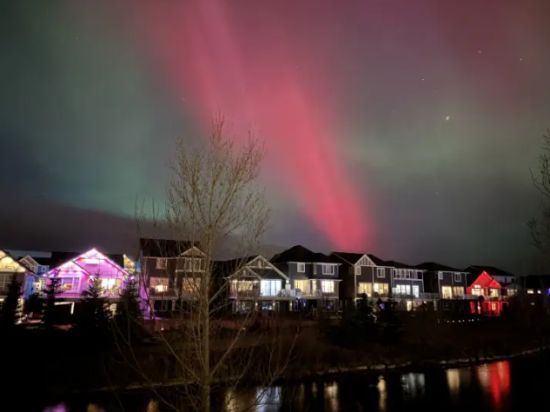 别错过! 加拿大多地今晚再迎绚丽极光! 昨夜天空美炸刷屏
