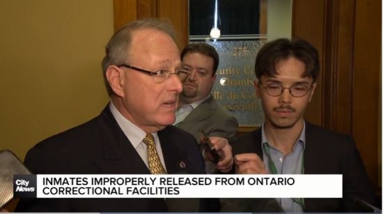 安省法务厅正副厅长双双道歉：5年错放157名囚犯，还有6人没抓回