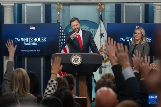 美国副总统万斯警告政府持续“停摆”可能引发裁员