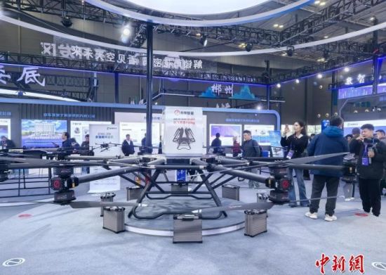 从“小众试点”到“大众体验” 低空经济融入民众生活