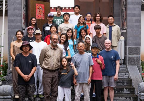 美国青少年深入中国西南乡村感受“最炫民族风”